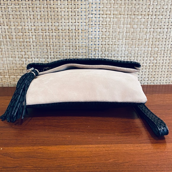 🌟2xHP🌟Black & Beige Textured Cowhide Leather & Suede Convertible Bag Art Hi… - Picture 12 of 15